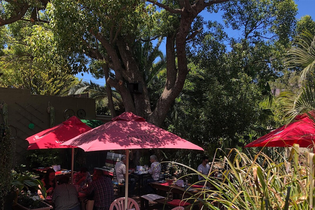 Leon's On 62 - Country Kitchen