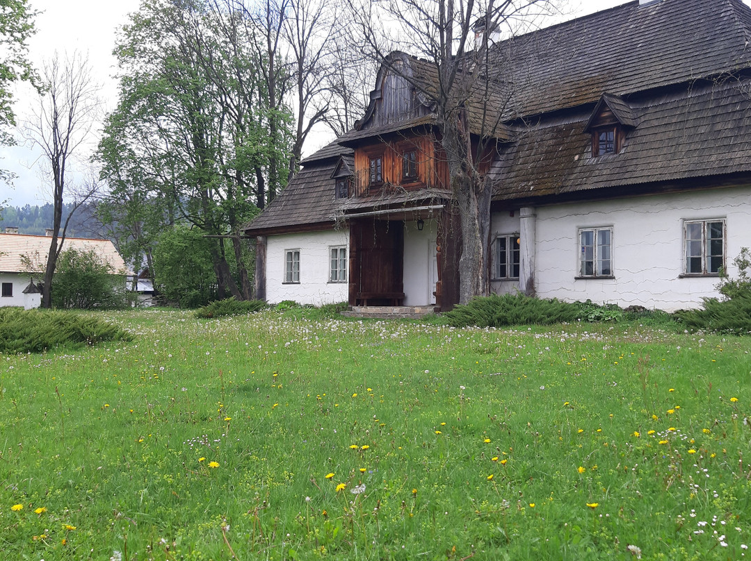 Dwor w Lopusznej-Lopuszna必去景点