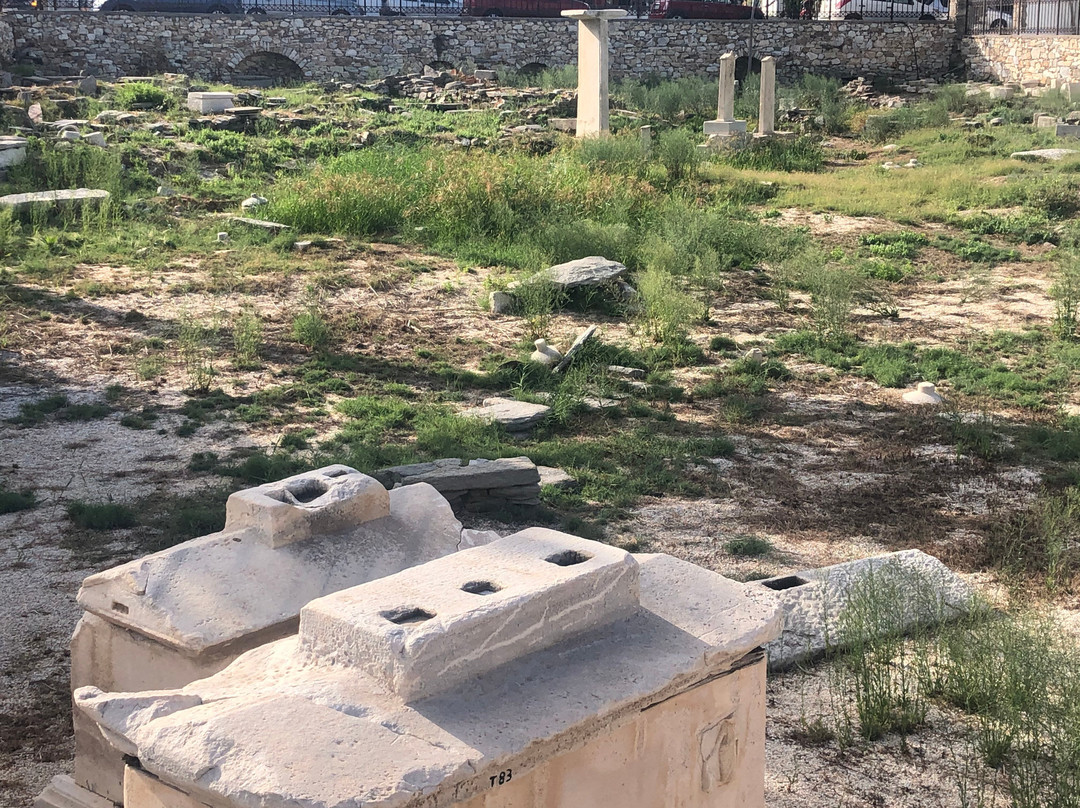 Paros Ancient Cemetery景点图片