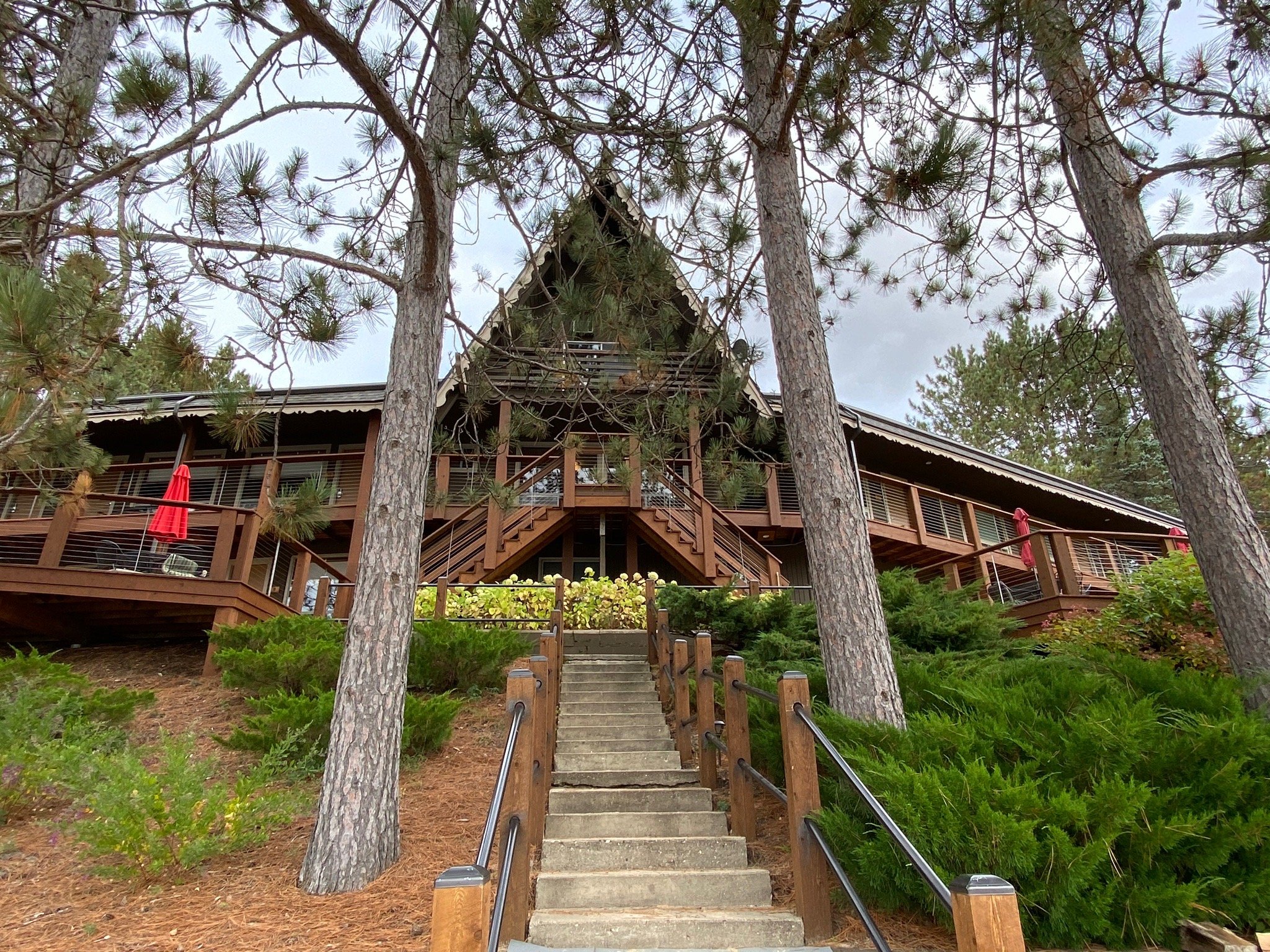 Sojourn Lakeside Resort-官方