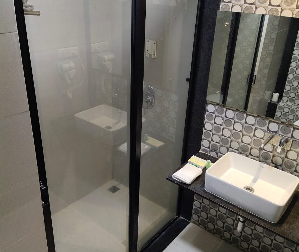 Pride Biznotel, Maison Anand主图