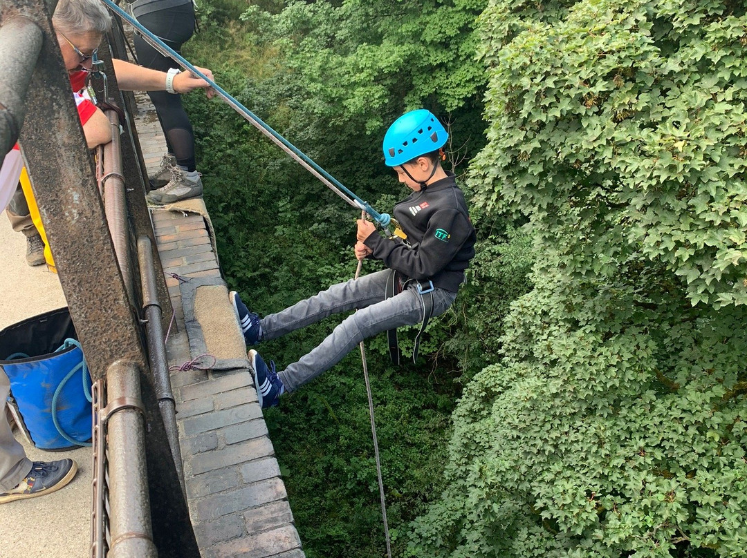 Abseiling Derbyshire-峰区国家公园必去景点