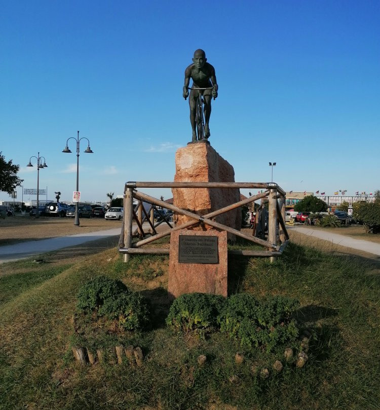 Monumento a Marco Pantani景点图片