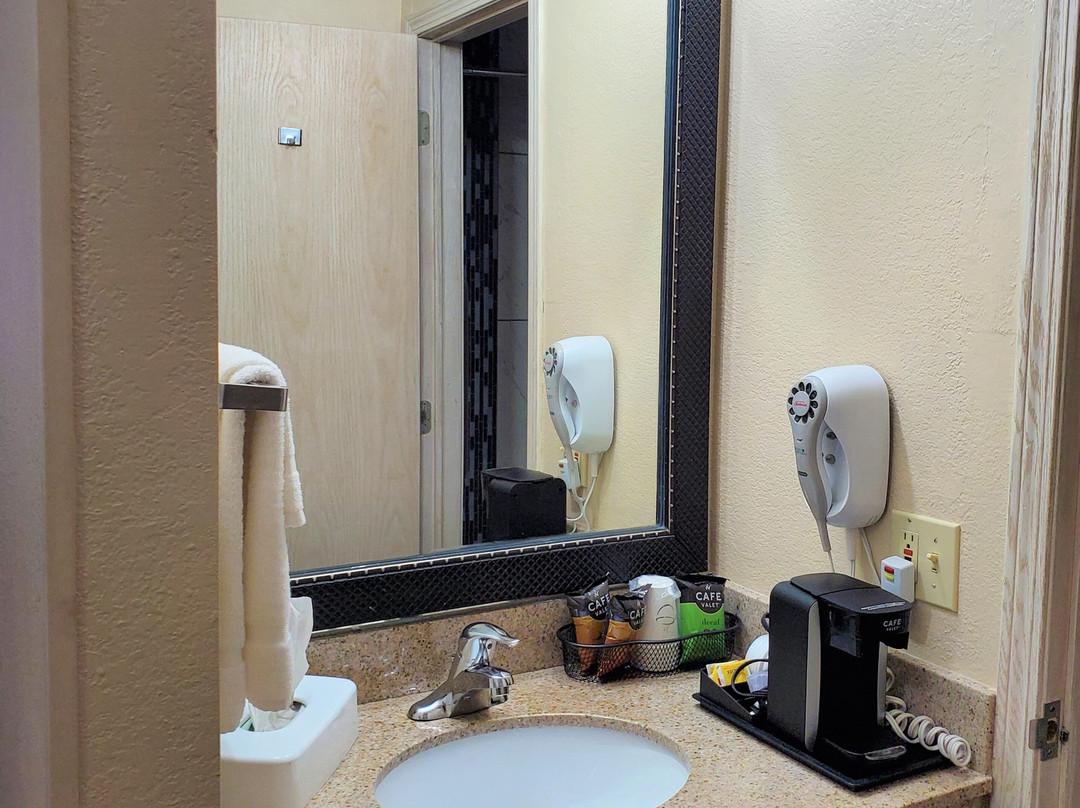 圣达菲呗盟套房酒店主图