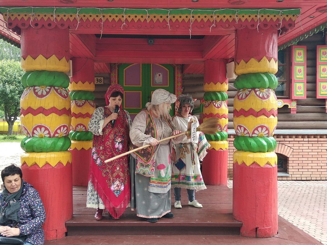 Berendej House景点图片
