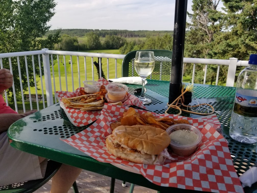 Smoky Lake Golf Club-烟湖必去景点