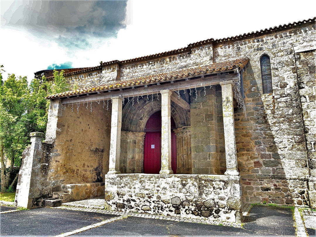 Eglise Saint Sauveur de Givre en Mai景点图片