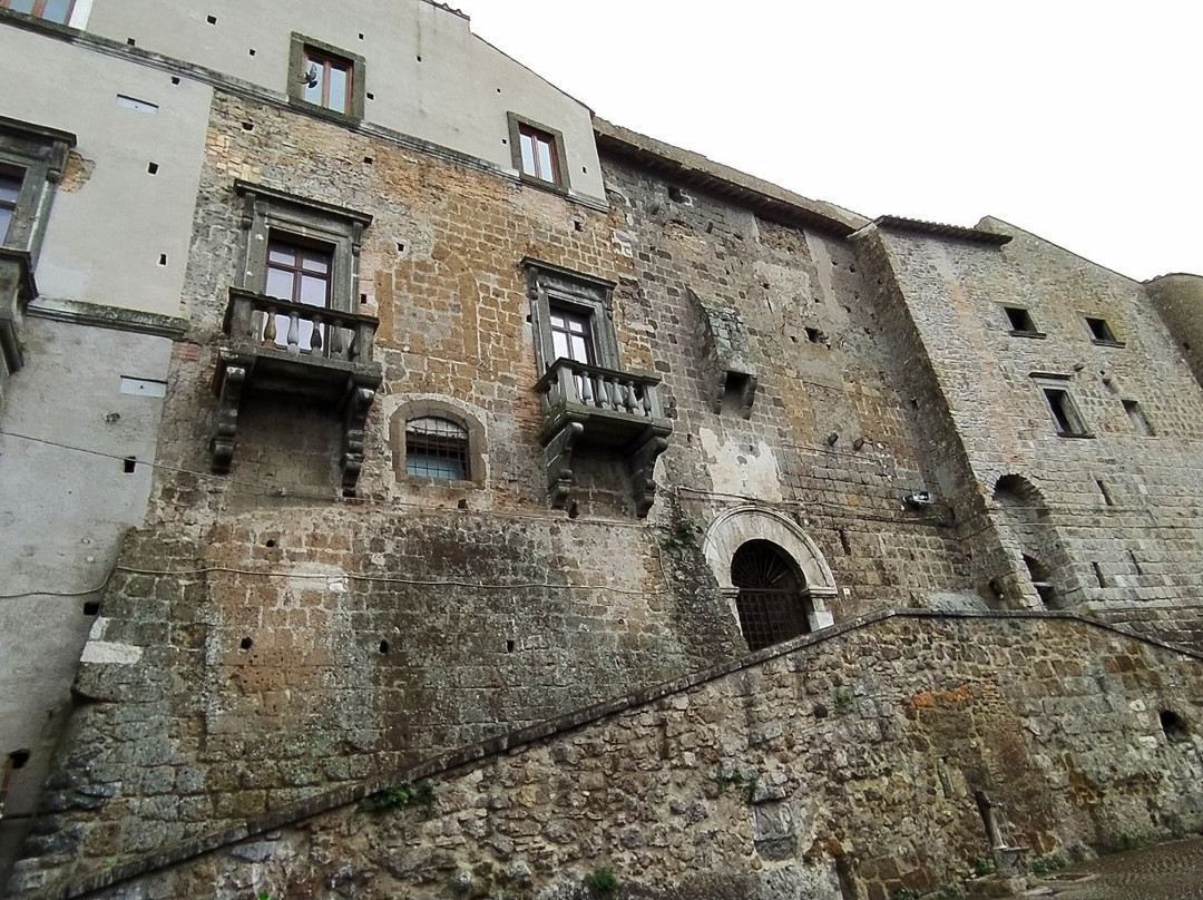 Castello degli Anguillara-Faleria必去景点