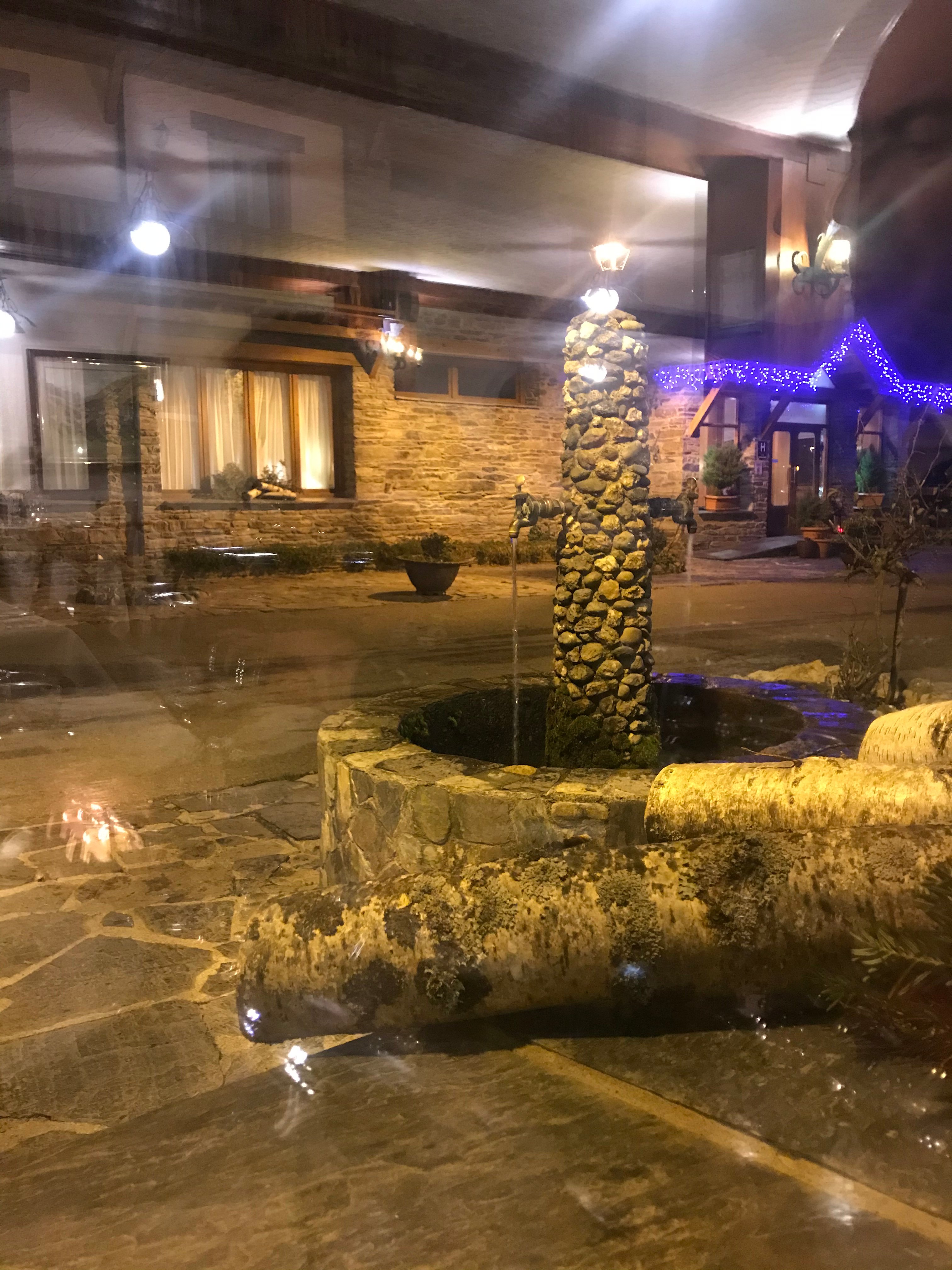 蓝色湖泊酒店-官方
