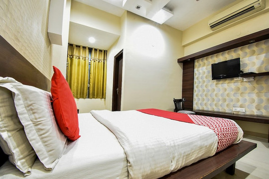 OYO2615上神酒店主图