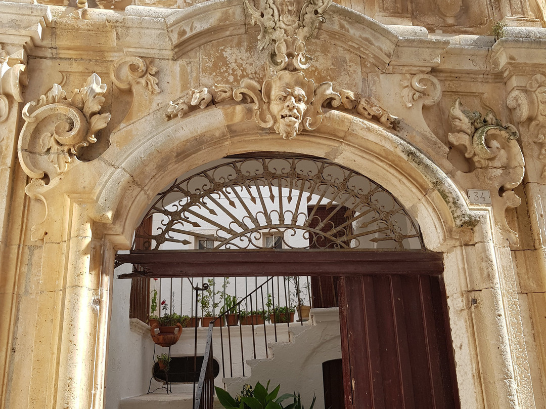 Palazzo Morelli-洛科罗通多必去景点