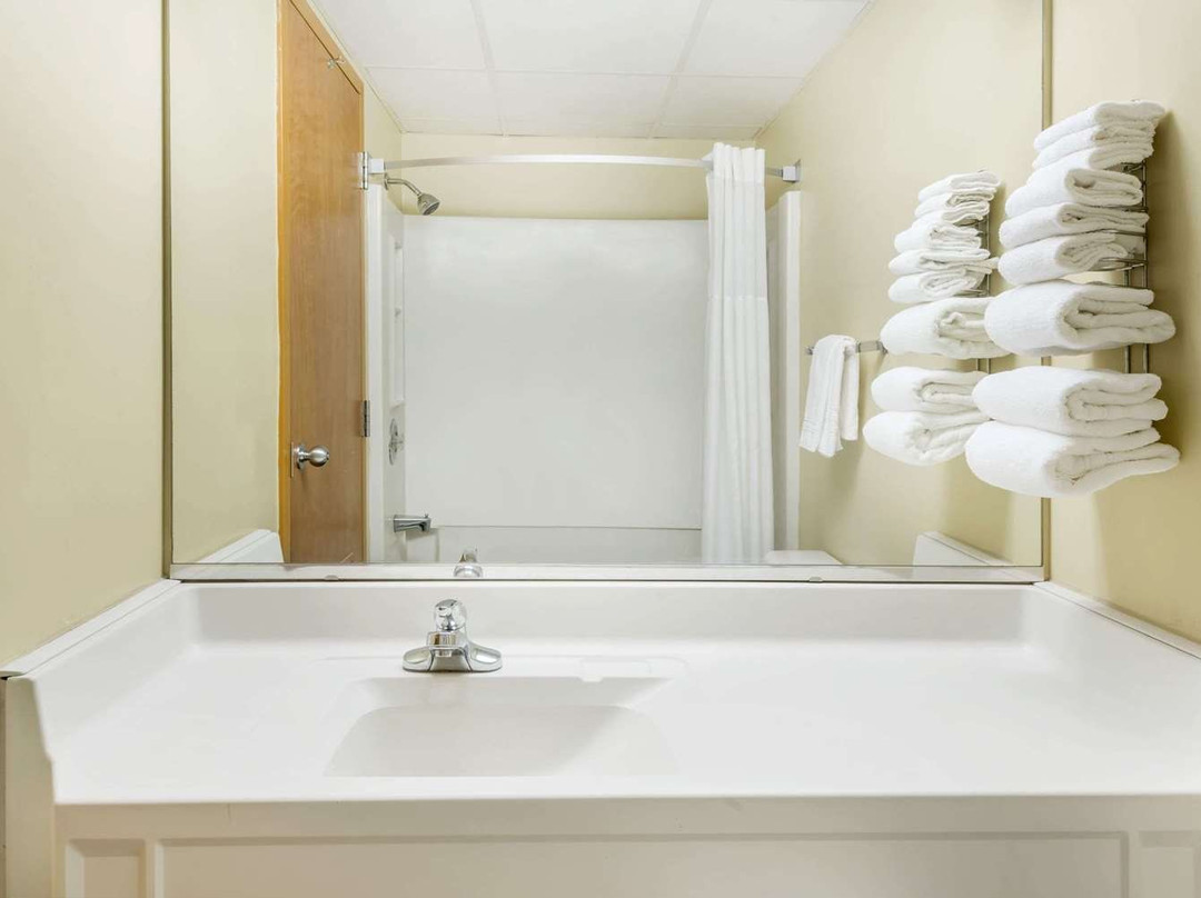 Holiday Inn Express & Suites Milan – Sandusky Area By IHG主图