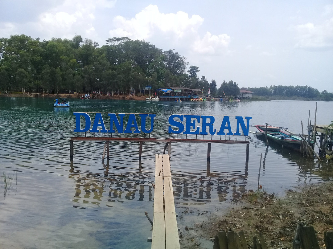 Seran Lake景点图片
