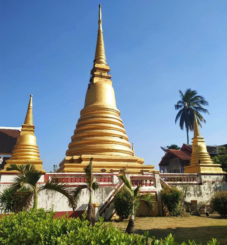 Wat Bot Muang-尖竹汶必去景点