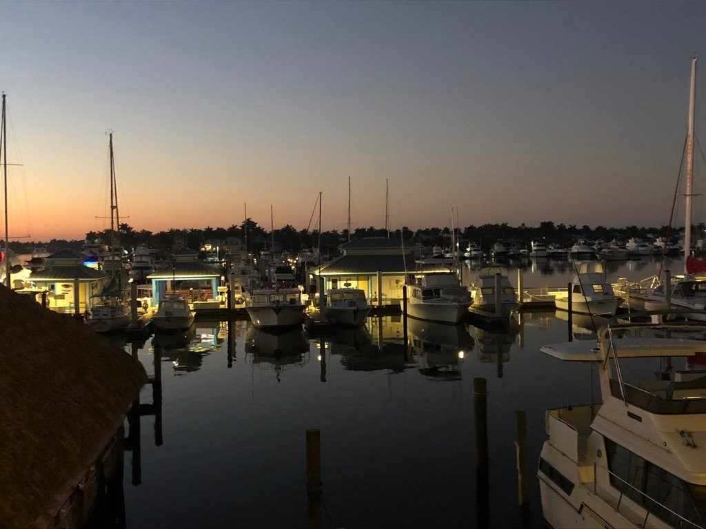 Cove Inn on Naples Bay主图