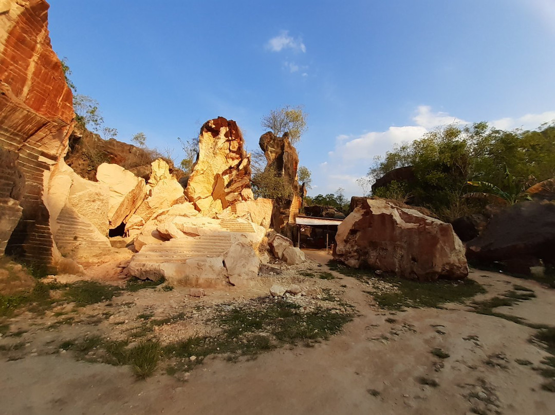 Arosbaya Limestone Hill-Bangkalan必去景点