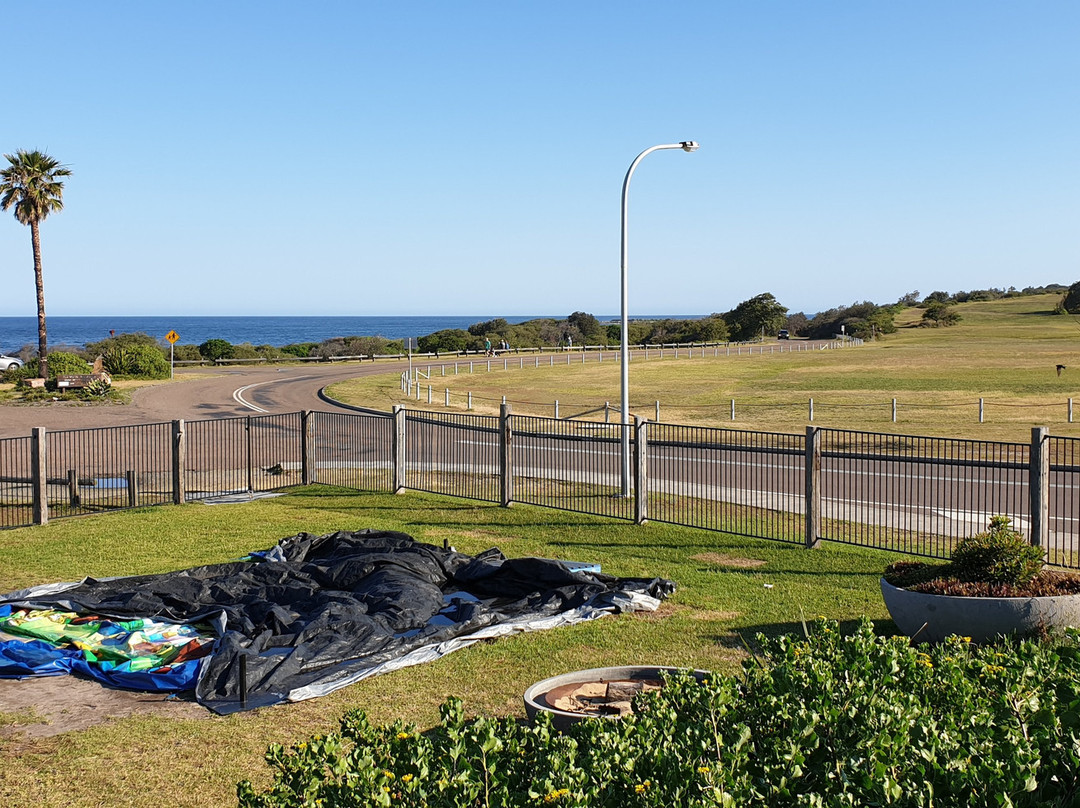 洞穴海滨酒店主图
