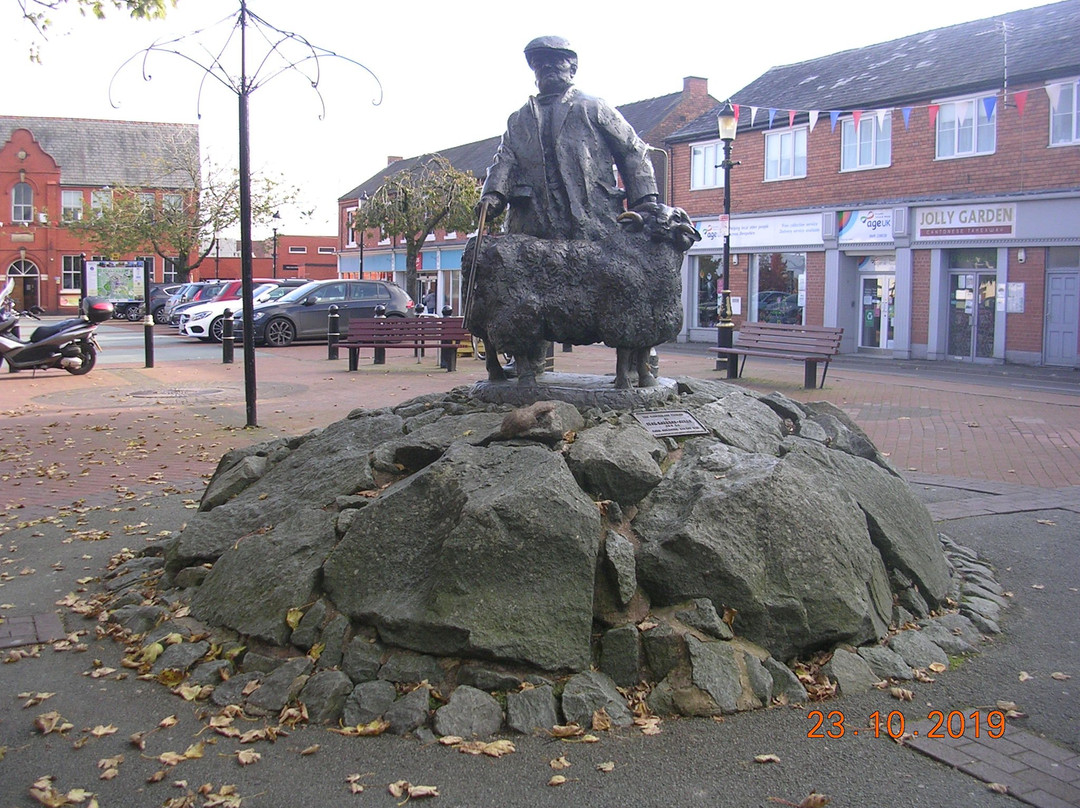 The Borderland Farmer Statue景点图片