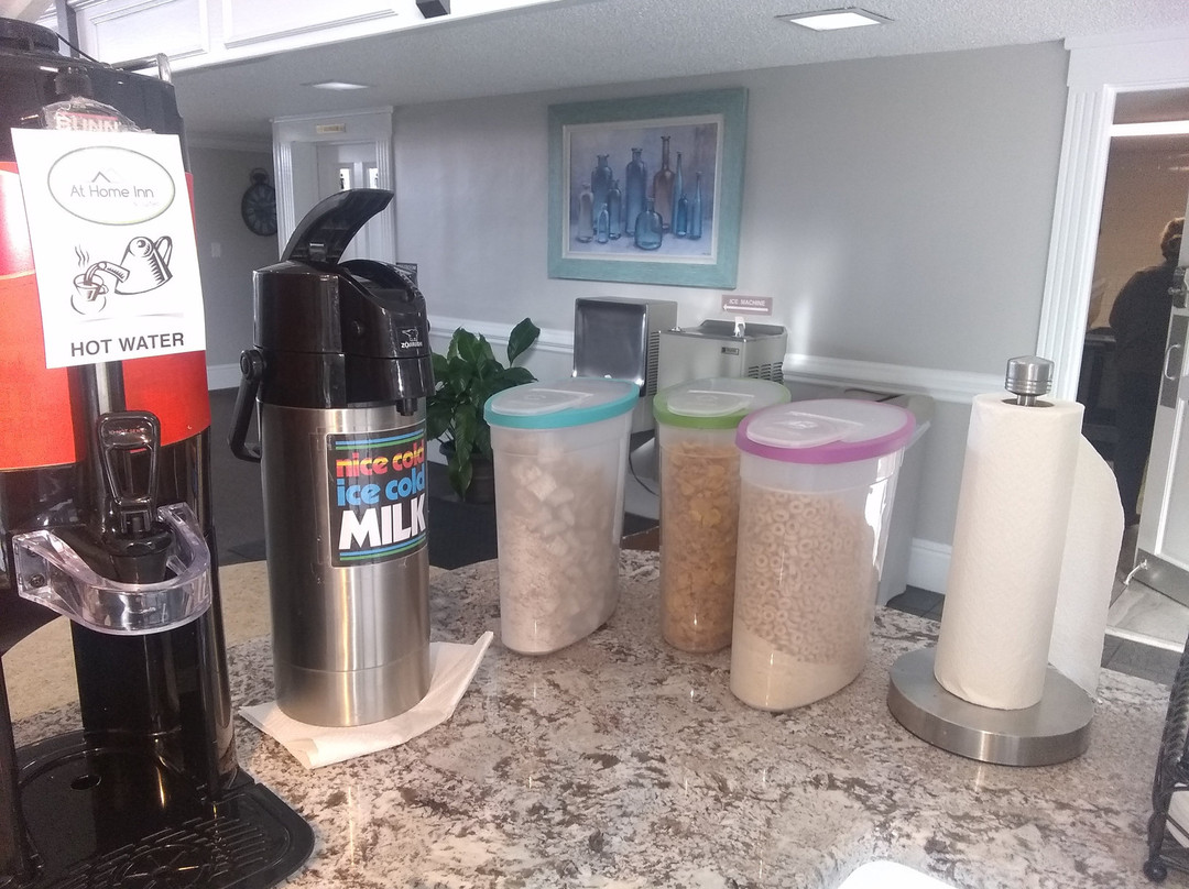 At Home Inn & Suites主图