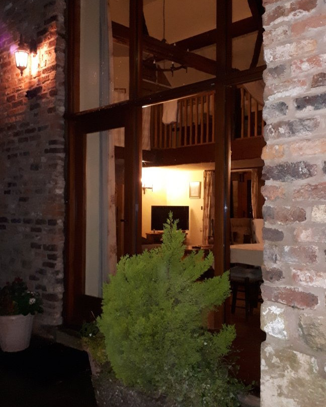 Home Barn and The Granary主图
