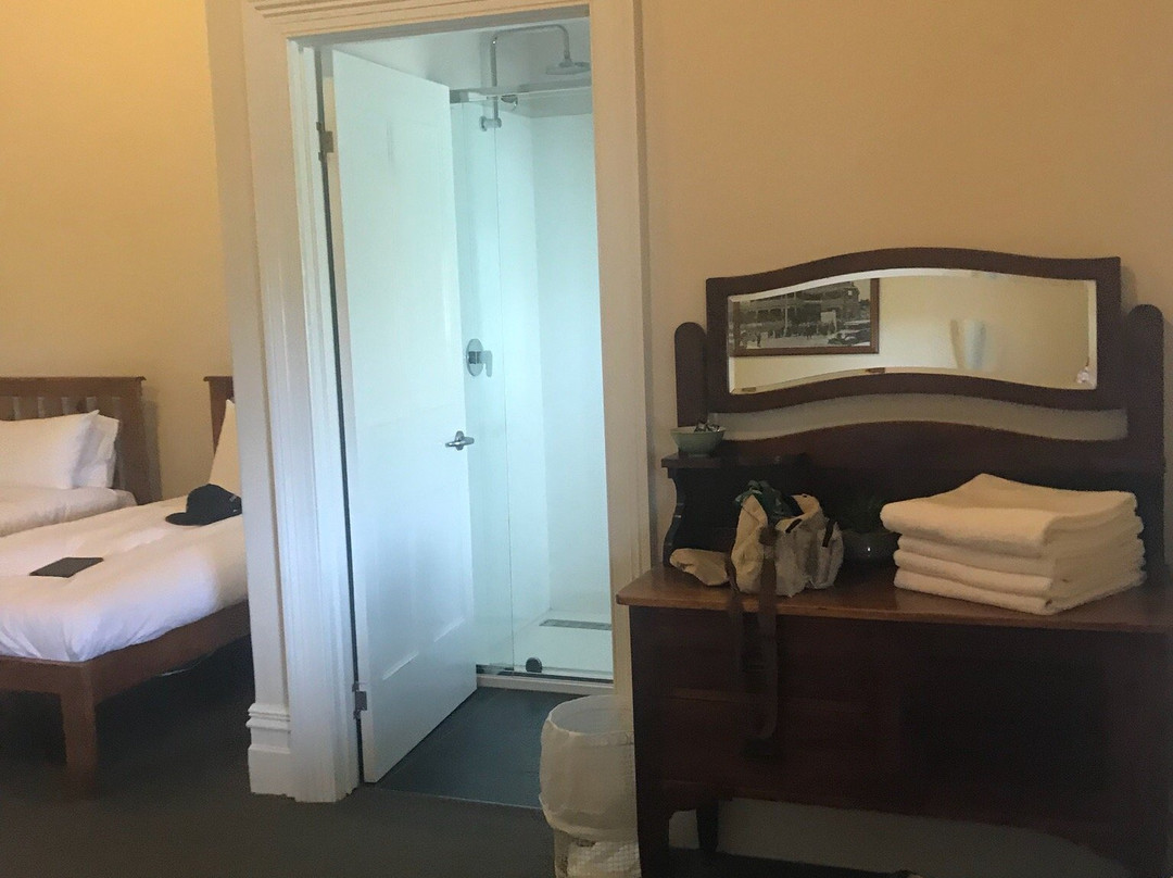 Deloraine Hotel主图