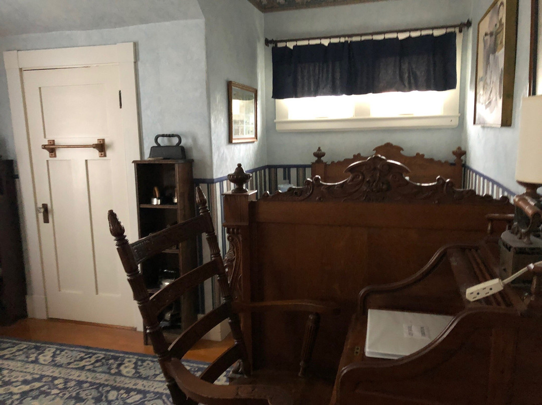 Old Iron Inn Bed and Breakfast主图