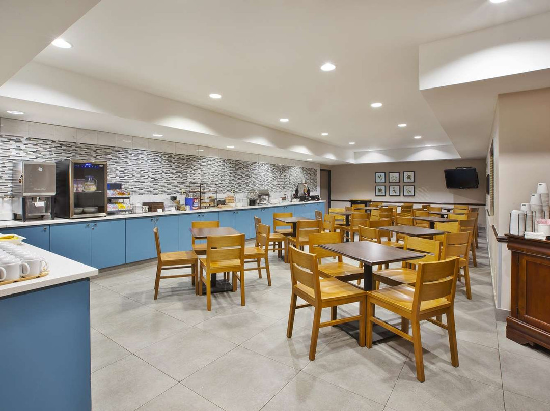 Country Inn & Suites by Radisson, Big Rapids, MI主图