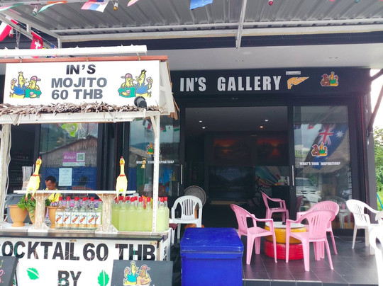 In's Mojitos and Art Gallery-巴尼亚海滩必去景点