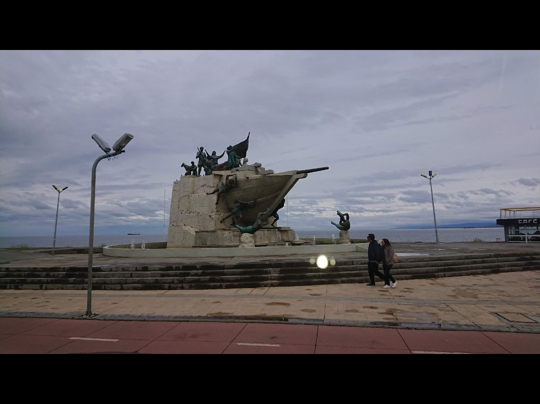 Monumento A Tripulantes Galeta Ancud-蓬塔阿雷纳斯必去景点