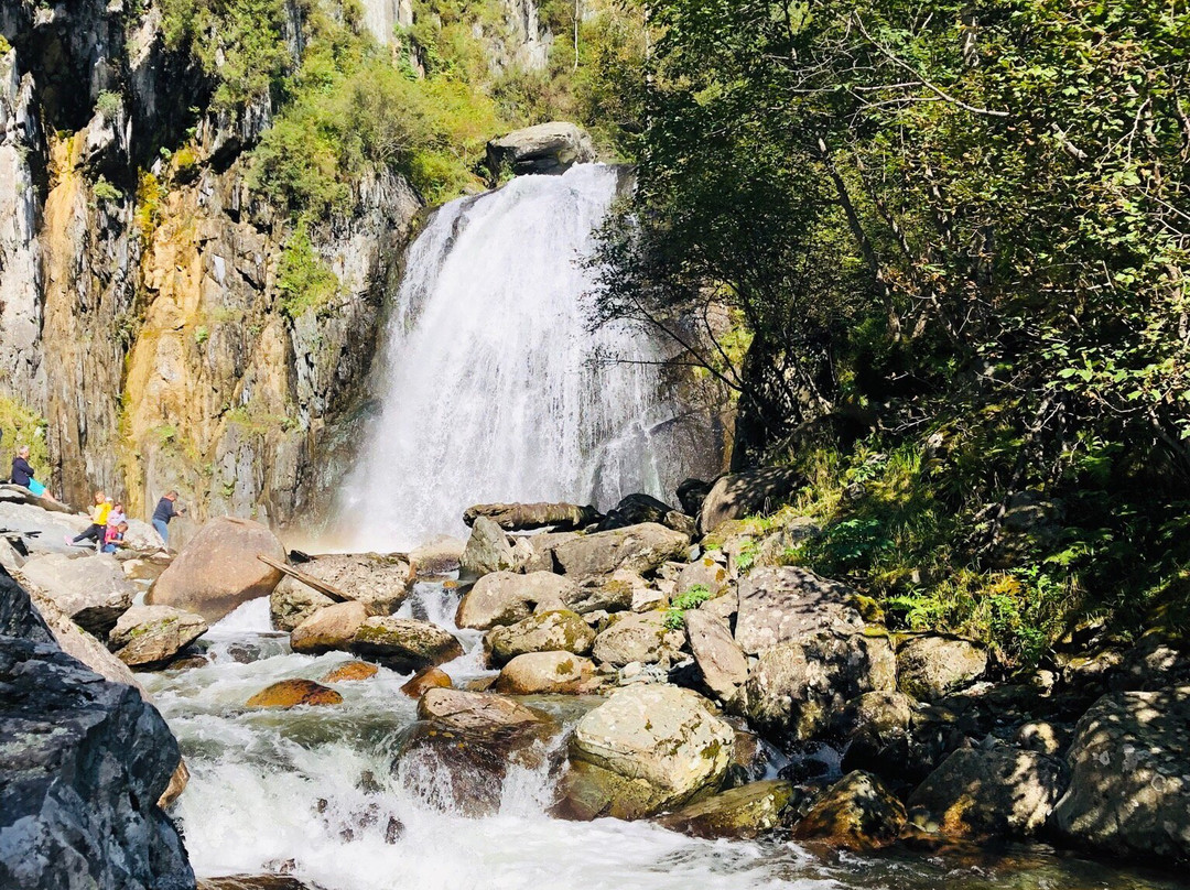 Waterfall Korbu景点图片
