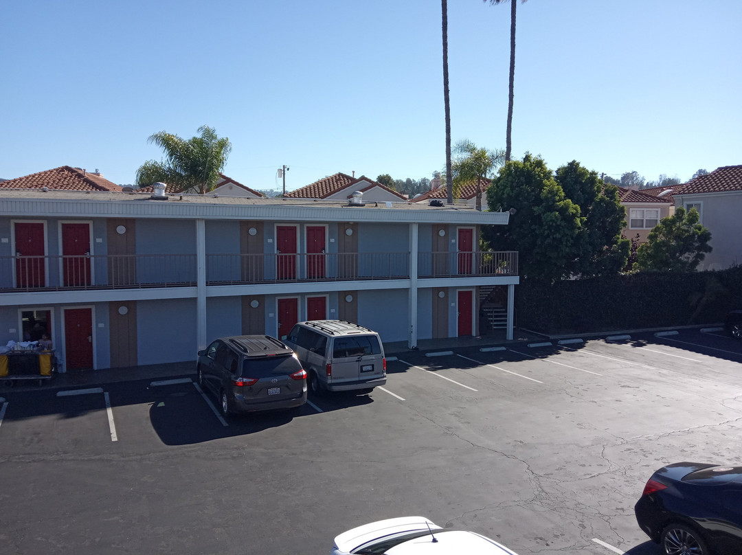 Ramada by Wyndham Torrance主图