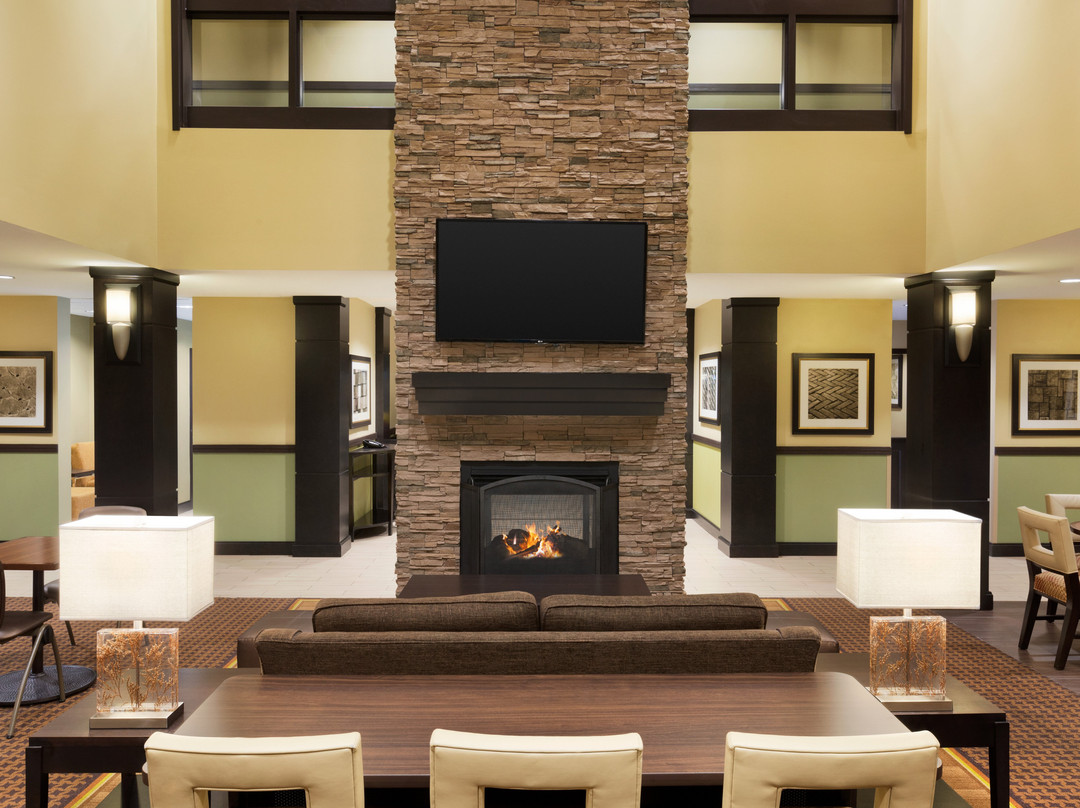 西埃德蒙顿驻桥套房酒店主图