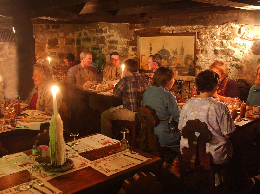 Hartman餐馆和美食-Wiederkehr Weinkeller Restaurant