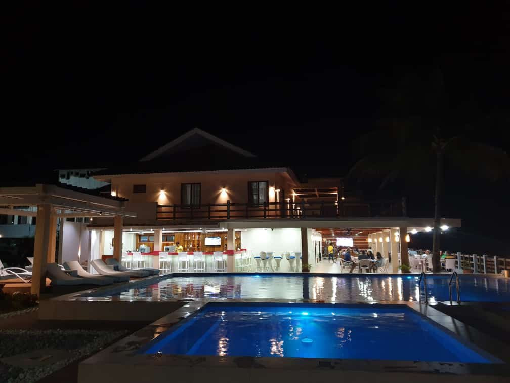 波多极乐海滩度假酒店主图