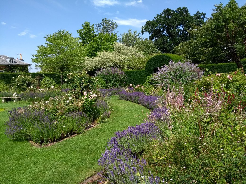 Helmingham Hall Gardens景点图片