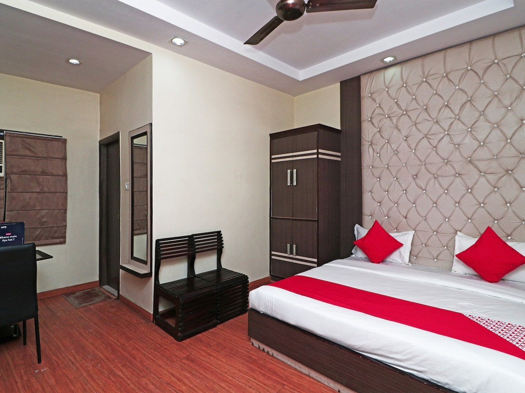 OYO Shanti Palace主图