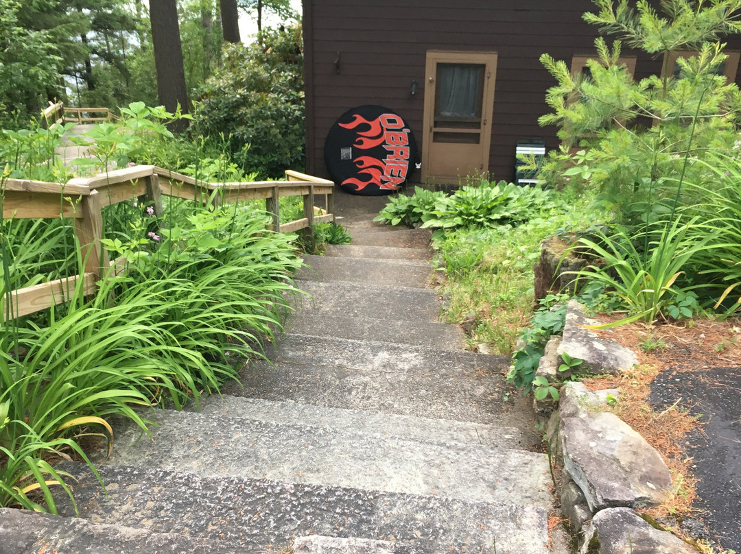 The Lodges At Bolton Landing主图