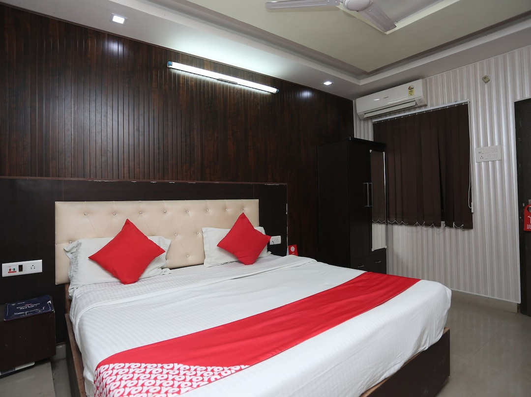 OYO 16391 Mangalam Palace主图