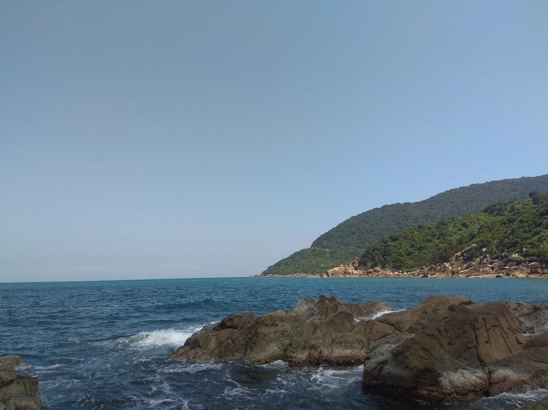 Bãi Đá Đen-岘港必去景点