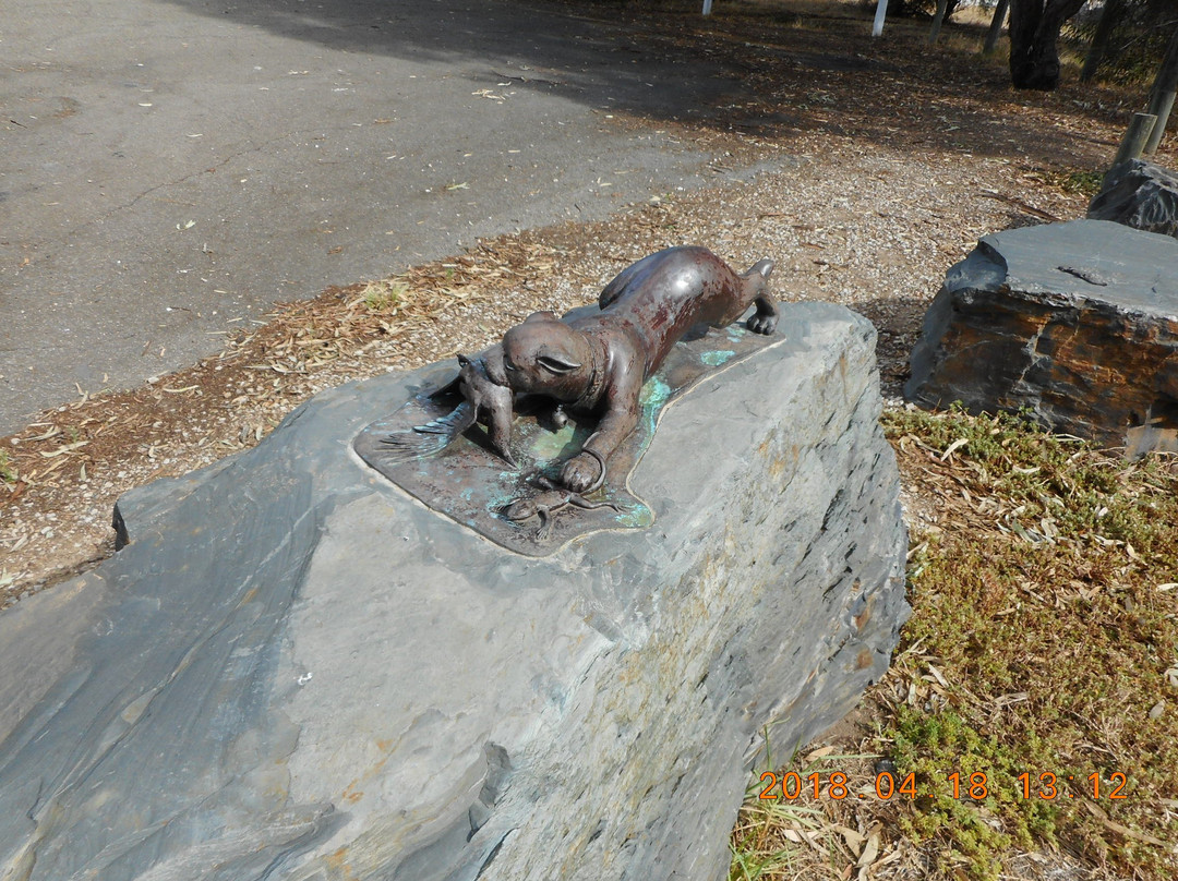 West Terrace Cemetery景点图片