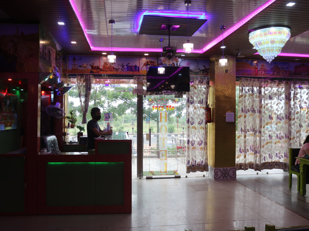 Shri Ram Hotel & Restaurant