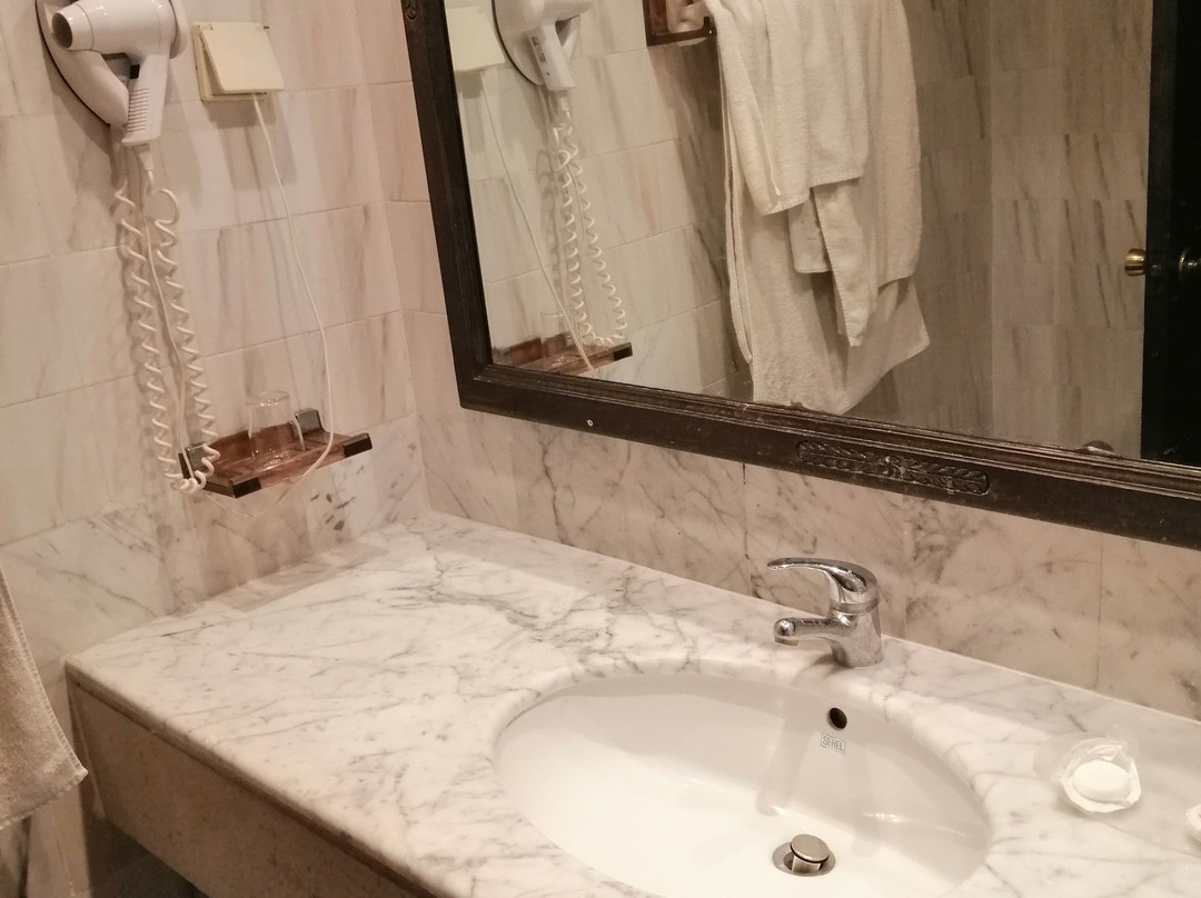 Orient Palace Hotel主图