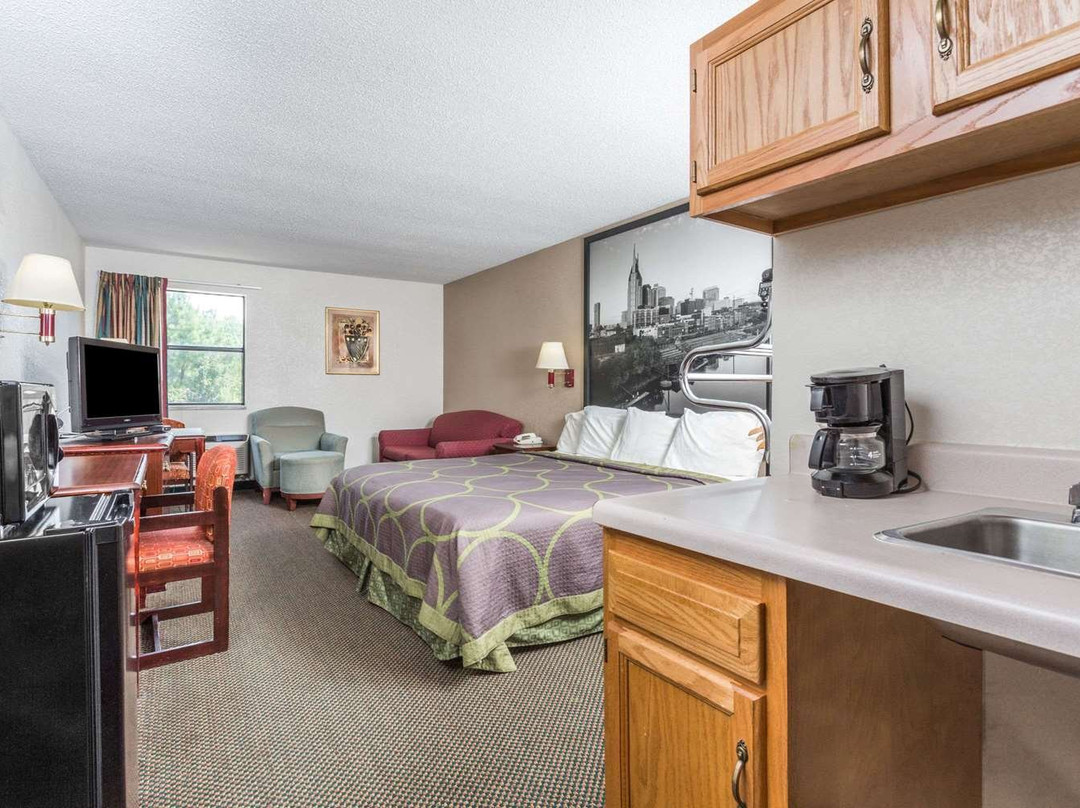 迪克森速8酒店主图