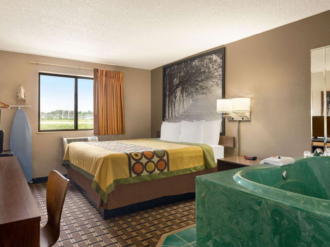 Super 8 by Wyndham Mayfield主图