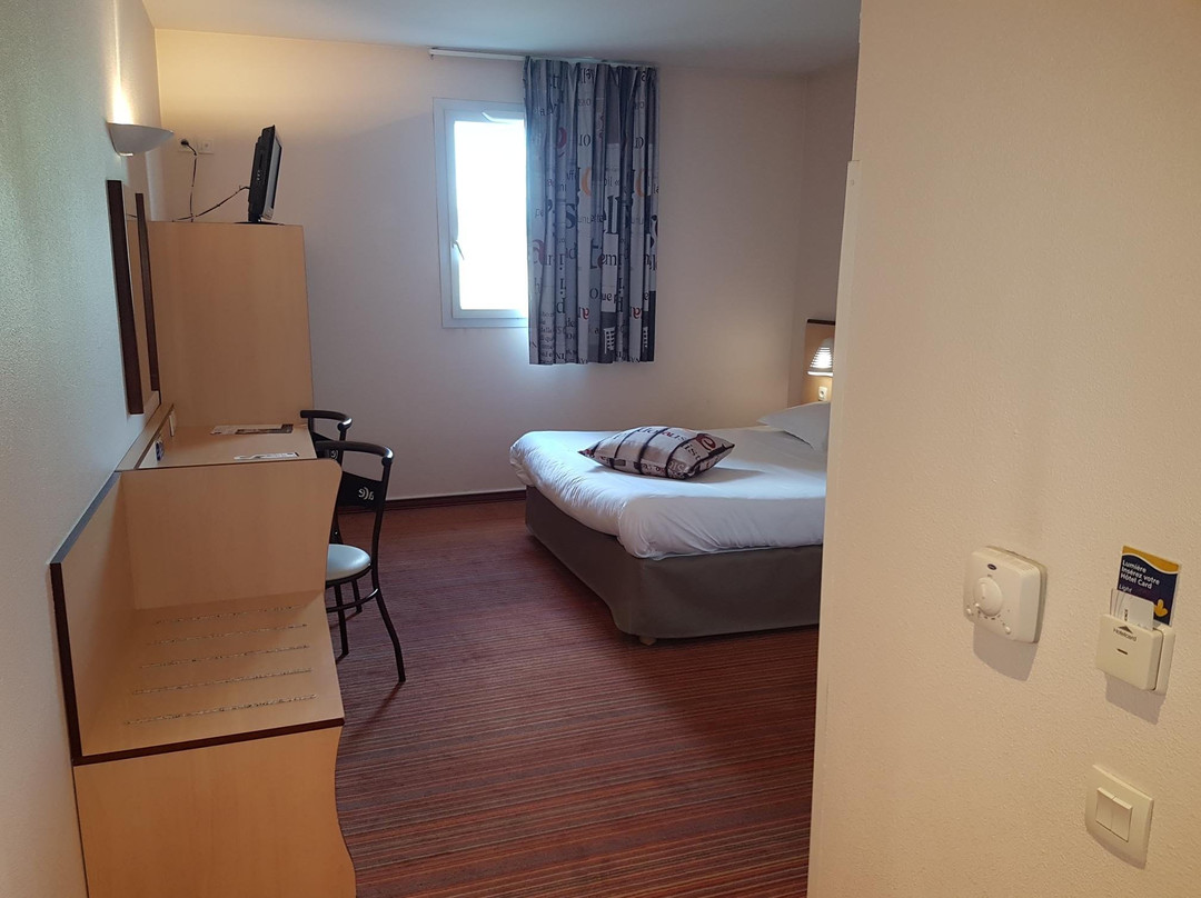 ACE Hôtel Issoire主图