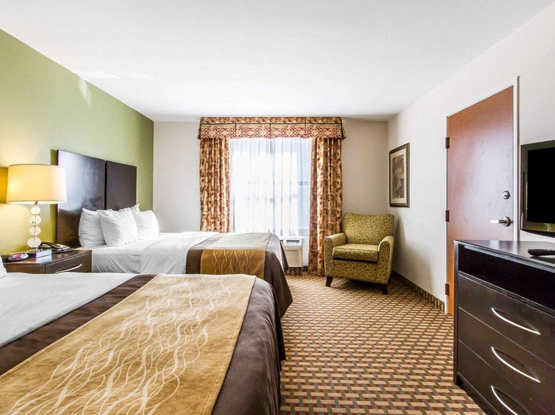 Spark by Hilton Shawnee主图