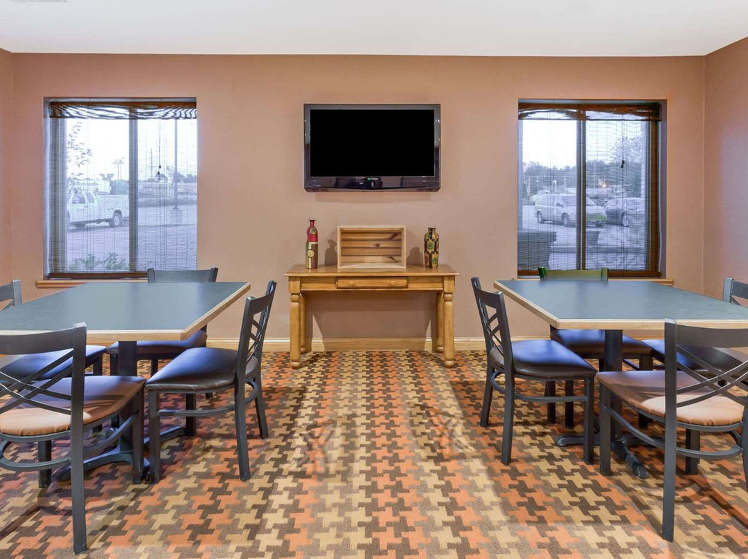 Super 8 by Wyndham Cloverdale主图