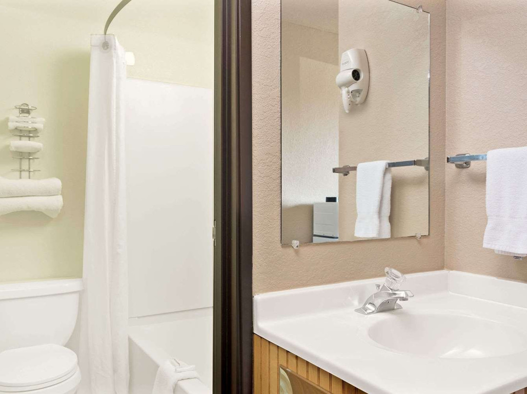 Super 8 by Wyndham Spokane/West主图