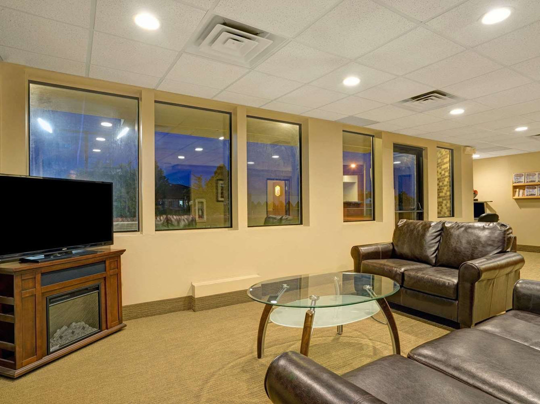 Super 8 by Wyndham Melrose主图