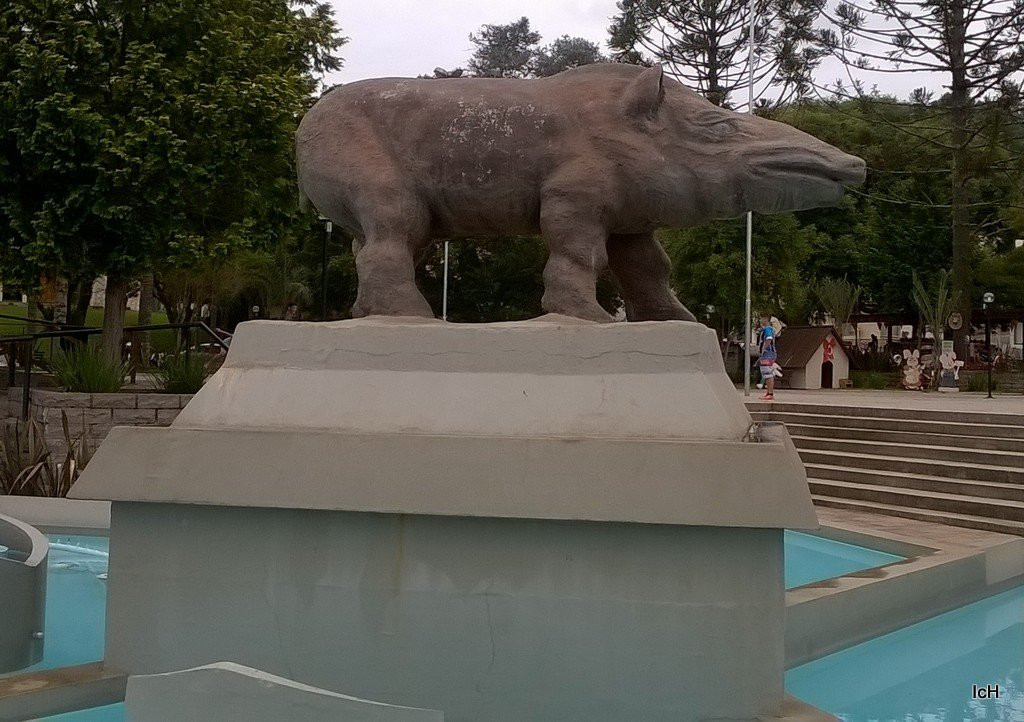 Putinga旅游景点-Monumento da Anta